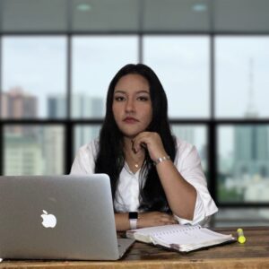 Claudia online Reservations & Guest Experience